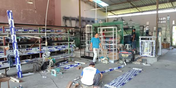 Kaca dan Alumunium Kaca dan Alumunium